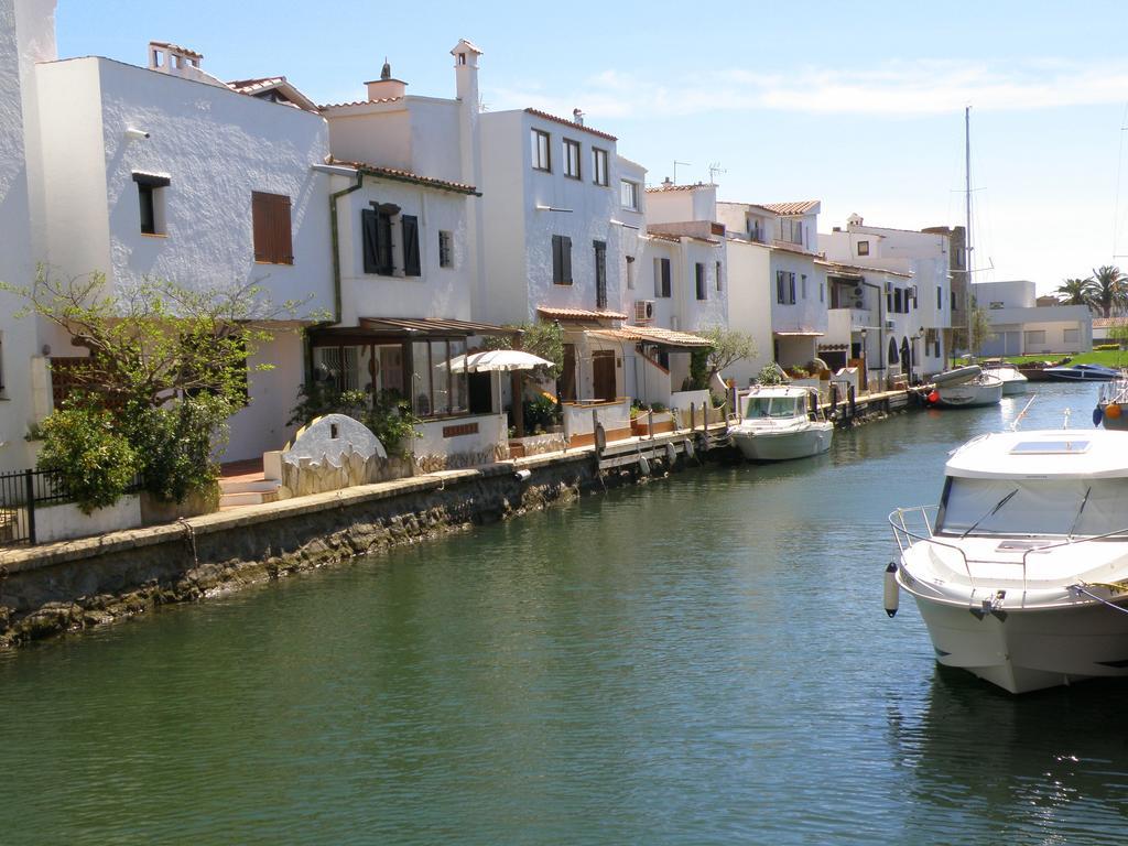 Waterside Apartment - Two Bedroom Empuriabrava Rum bild