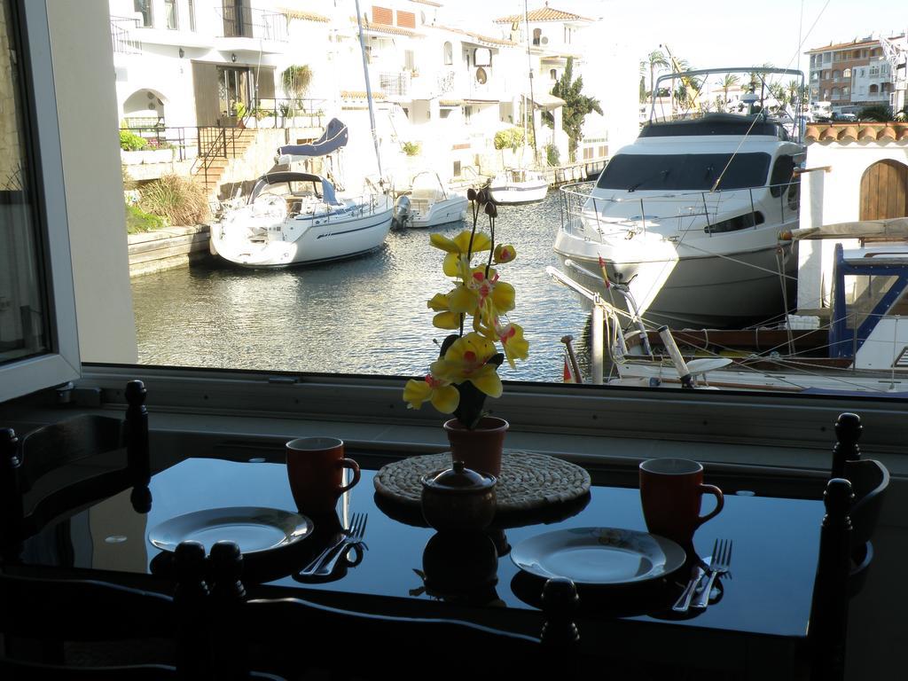 Waterside Apartment - Two Bedroom Empuriabrava Rum bild